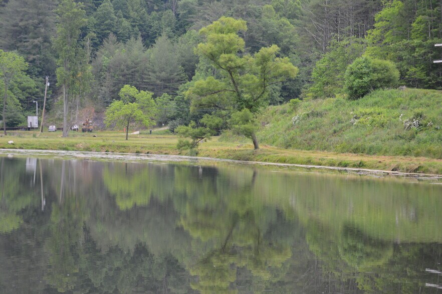 More Photos Of 6421 Highway 91 N, Laurel Bloomery Warehouse For Lease