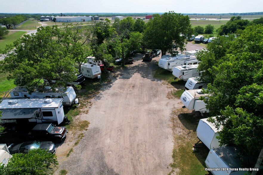 More Photos Of 431 N Sunset Strip St, Kenedy Trailer Camper Park For Sale