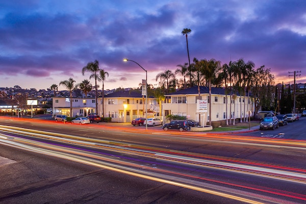 More Photos Of 1518-1536 Rosecrans St, San Diego Apartments For Sale