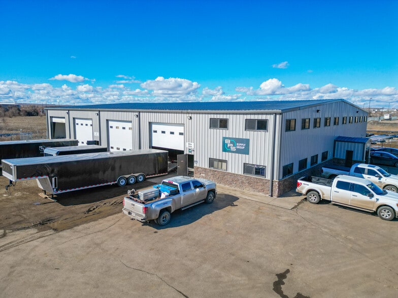 More Photos Of 509 Well St, Williston Warehouse For Lease