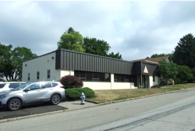 Primary Photo Of 101 Roesch Ave, Oreland Office Residential For Lease