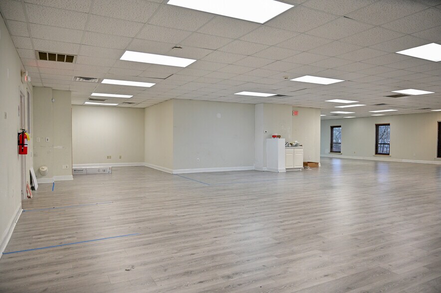 More Photos Of 317 Brick Blvd, Brick Office For Lease