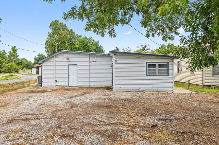 More Photos Of 1600 S Choctaw Ave, El Reno Office For Sale