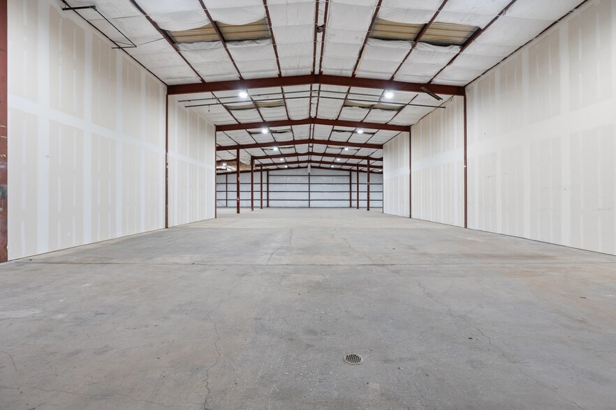 More Photos Of 403 Kraft St, San Antonio Manufacturing For Lease