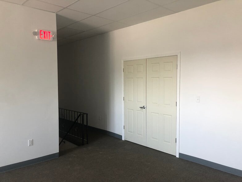 More Photos Of 29 Evans Pl, Pompton Plains Storefront Retail Office For Lease