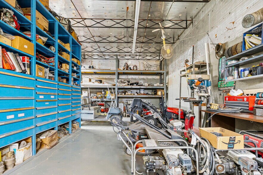 More Photos Of 8 Northway Ln, Latham Industrial For Lease