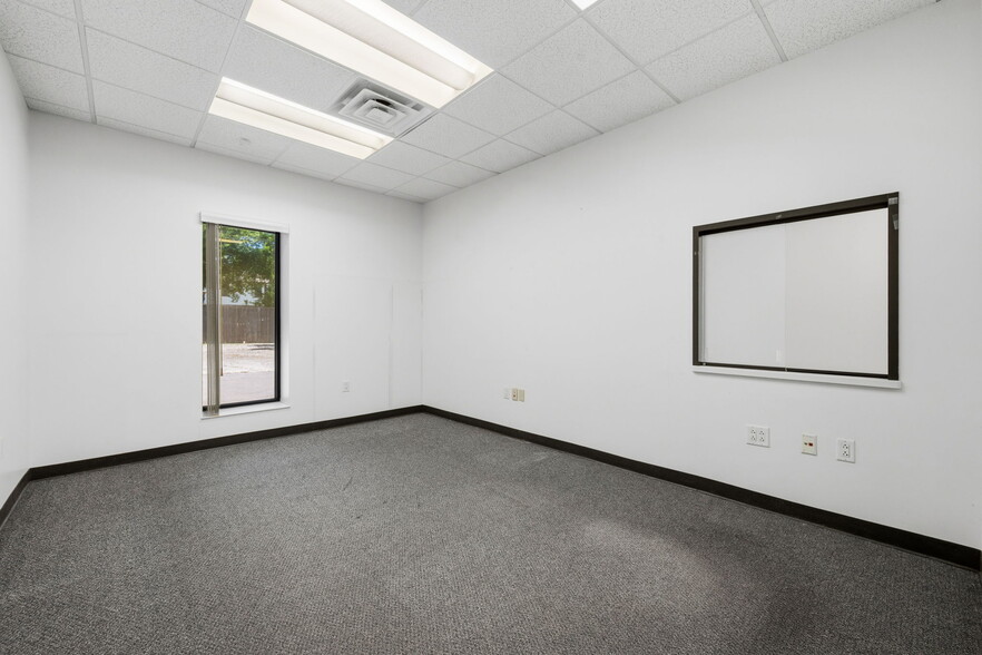 More Photos Of 901 W 18th St, Houston Warehouse For Sale