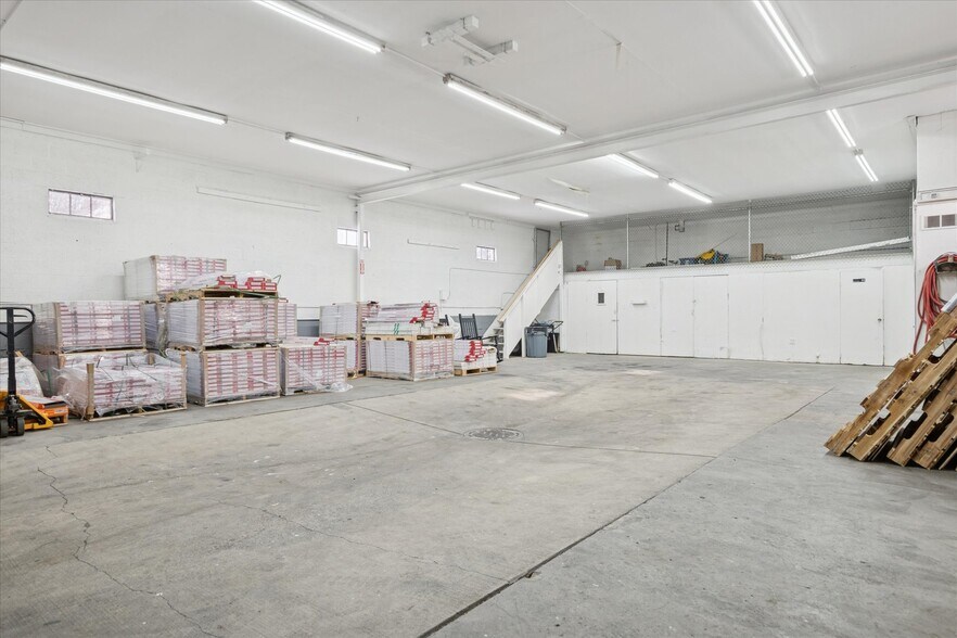 More Photos Of 36050 Goddard Rd, Romulus Auto Repair For Sale