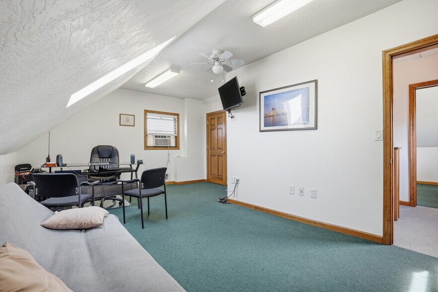 More Photos Of 8306 Ohio River Blvd, Pittsburgh Office For Sale