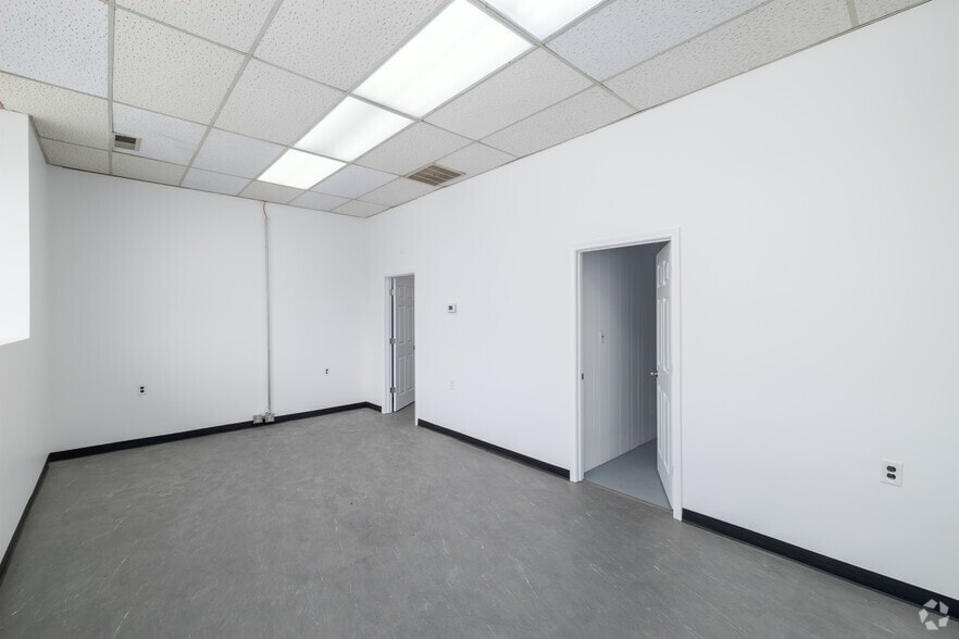 More Photos Of 2700-2740 N Graham St, Charlotte Light Distribution For Lease