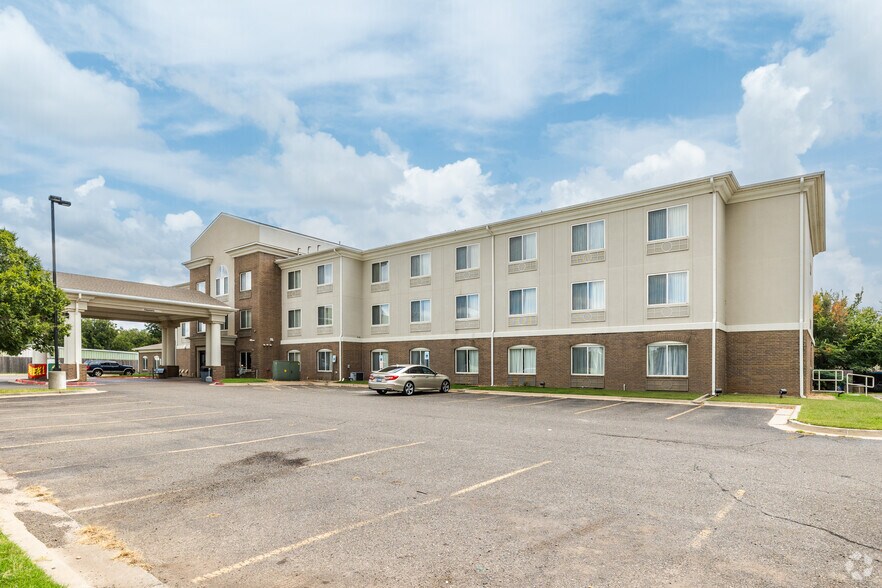 More Photos Of 7840 NW 39th Expy, Bethany Hotel For Sale