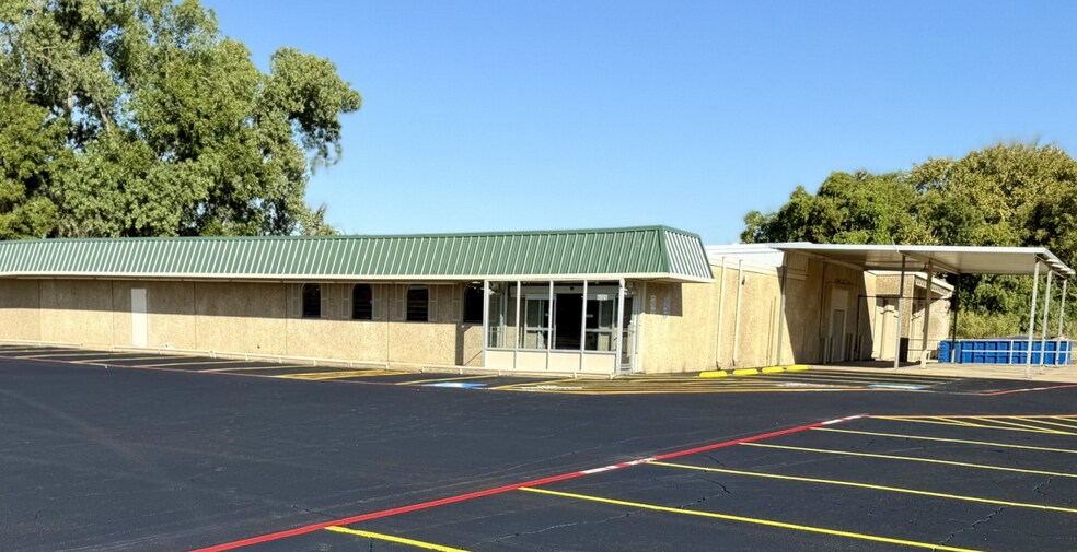 Primary Photo Of 6005 W Pioneer Pky, Arlington Flex For Sale