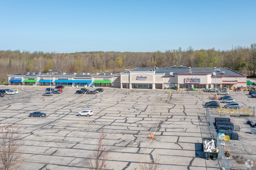 More Photos Of 6581-6603 N Ridge Rd, Madison Freestanding For Lease