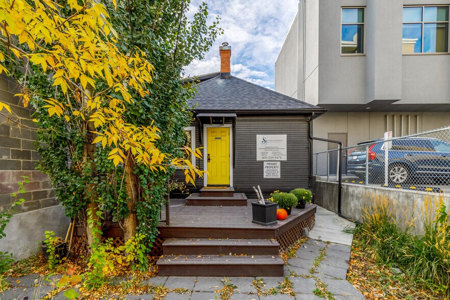 More Photos Of 2032 34th Ave SW, Calgary Office For Sale