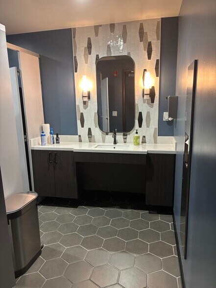 More Photos Of 10960 Ventura Blvd, Studio City Office For Lease