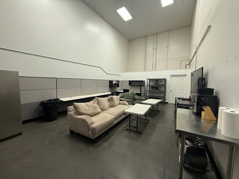 More Photos Of 930 N 1430 W, Orem Manufacturing For Lease