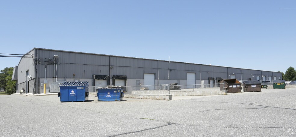 More Photos Of 1985 Swarthmore Ave, Lakewood Warehouse For Lease