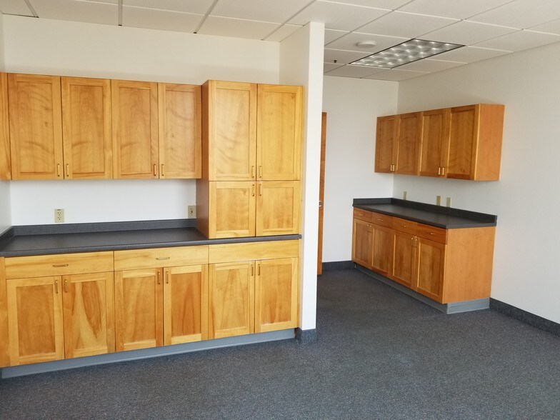 More Photos Of 1500 Main St, Springfield Medical For Lease
