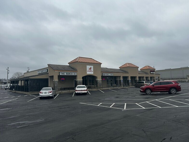 Primary Photo Of 17207 S US Highway 71, Belton Freestanding For Lease