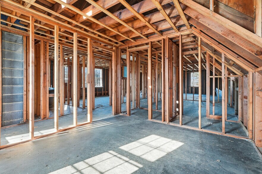 More Photos Of 261-263 Post Rd, Westerly Freestanding For Sale