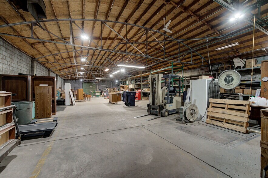 More Photos Of 515 Kings of Leon Ln, Oklahoma City Manufacturing For Sale