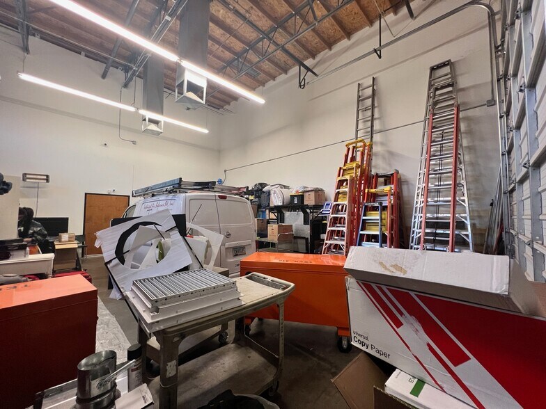 More Photos Of 2222 W Parkside Ln, Phoenix Research And Development For Sale