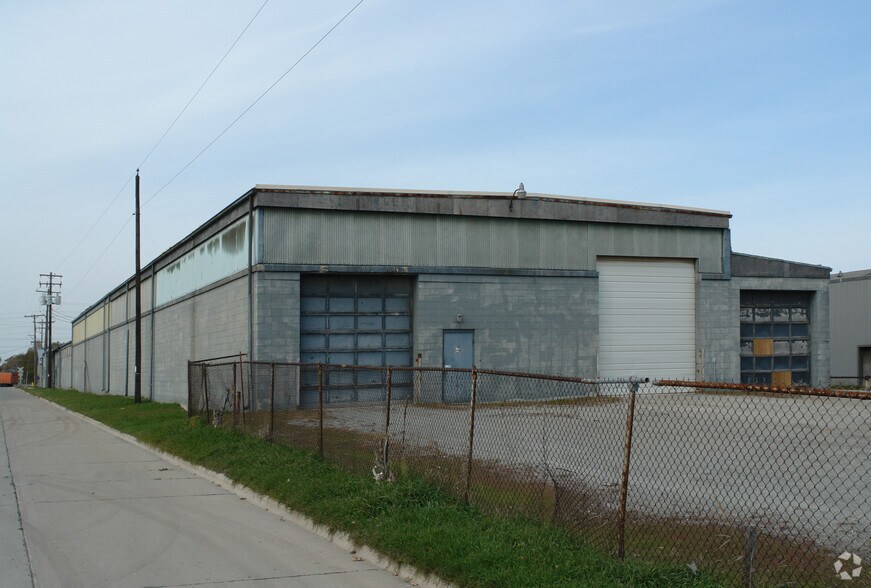 More Photos Of 200 9th St, Green Bay Warehouse For Lease