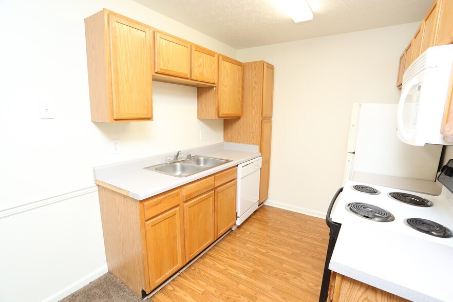 More Photos Of 3130 Saint Anthony Gardens Dr, Louisville Apartments For Sale