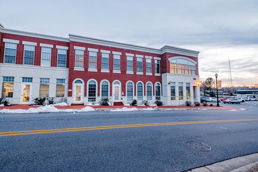 More Photos Of 101-201 Centennial St, La Plata Medical For Sale