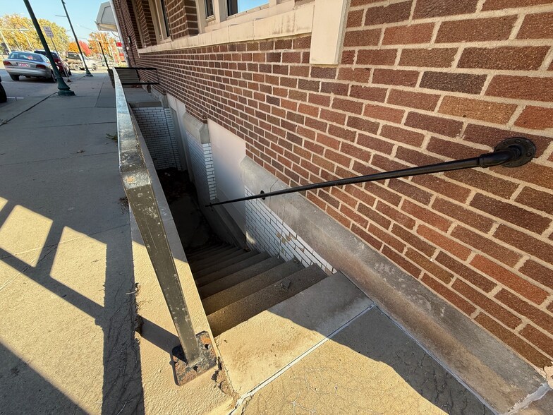 More Photos Of 101 E Jefferson St, Winterset Office For Sale
