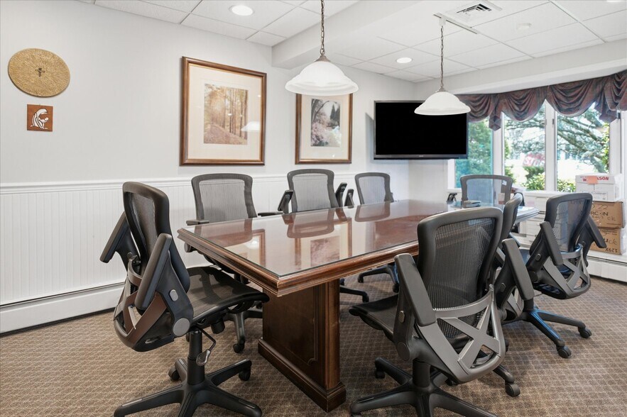 More Photos Of 20 Manor Rd, Smithtown Office For Sale
