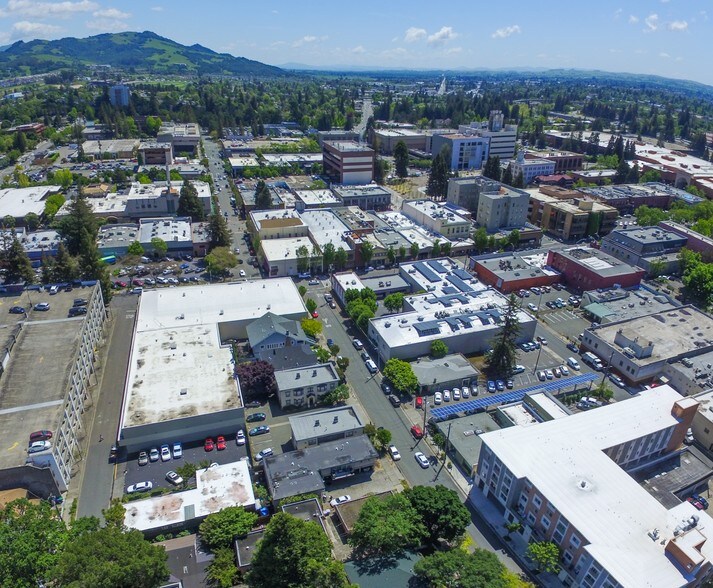 More Photos Of 707 5th St, Santa Rosa Freestanding For Lease