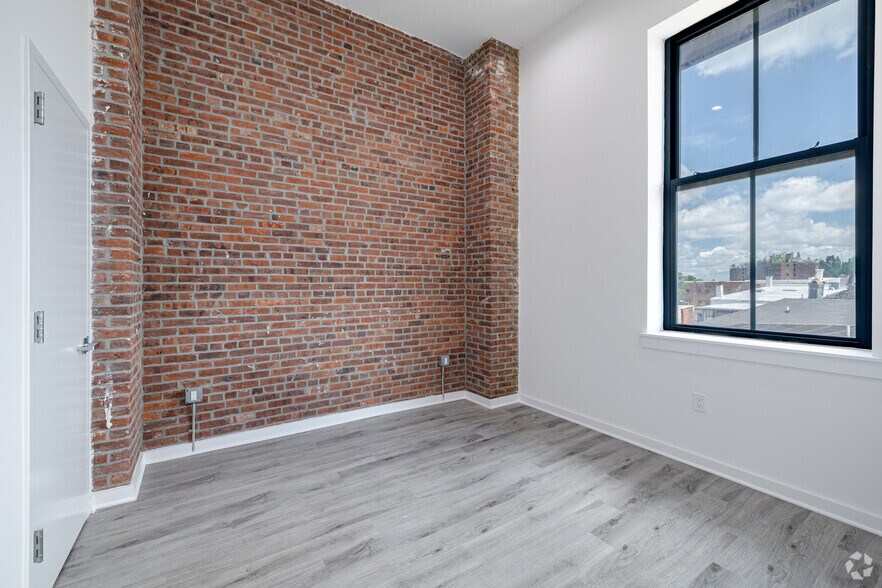 More Photos Of 70 Roseville Ave, Newark Apartments For Sale