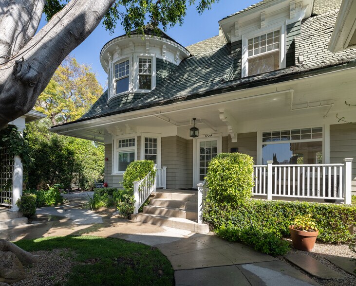 More Photos Of 1720-1728 Whitley Ave, Los Angeles Loft Creative Space For Lease