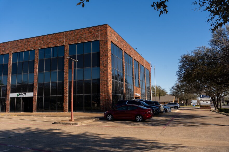 More Photos Of 407 N Cedar Ridge Dr, Duncanville Office Residential For Lease