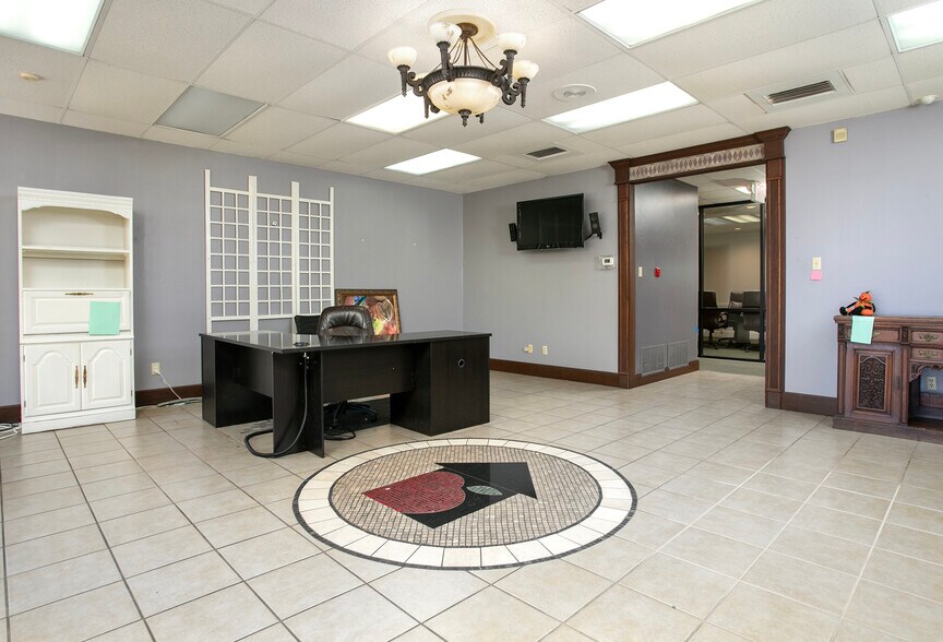 More Photos Of 9846 State Highway 31 E, Tyler Medical For Sale