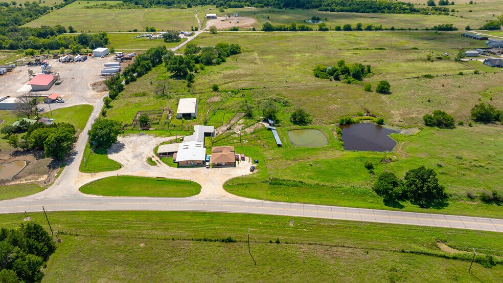 More Photos Of 1853 S Broadway St, Coalgate Flex For Sale