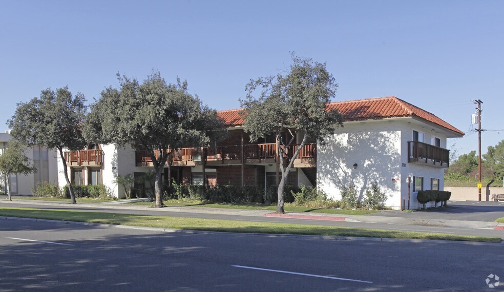 Primary Photo Of 17501 Irvine Blvd, Tustin Medical For Lease