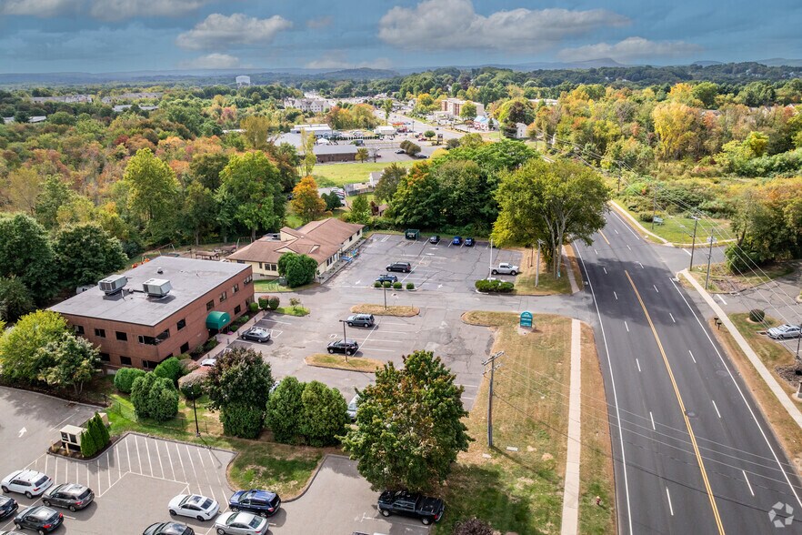 More Photos Of 546 Cromwell Ave, Rocky Hill Medical For Sale
