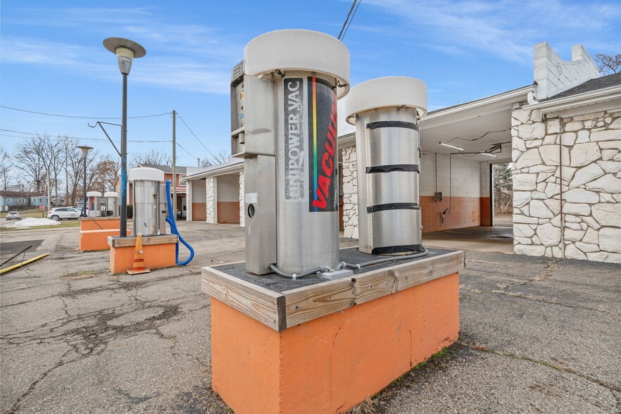 More Photos Of 1620 Keuper Blvd NE, Massillon Carwash For Sale