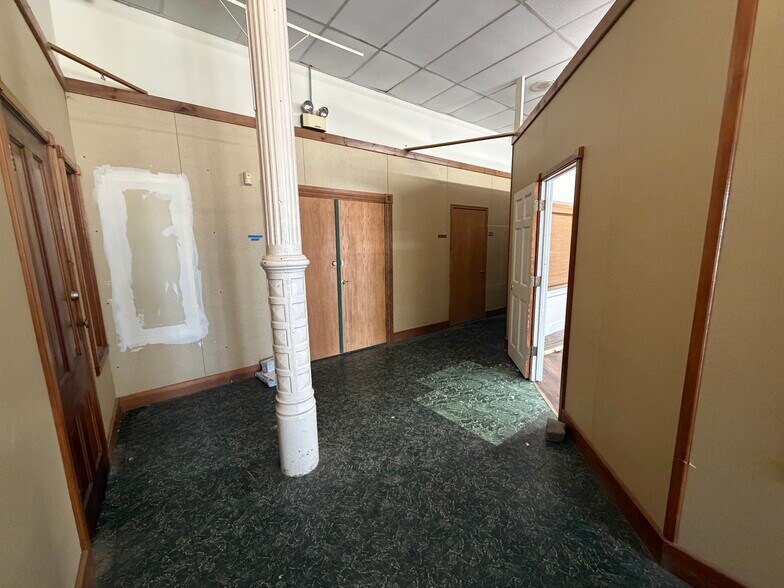 More Photos Of 1705 Washington St, Blair Storefront Retail Office For Sale
