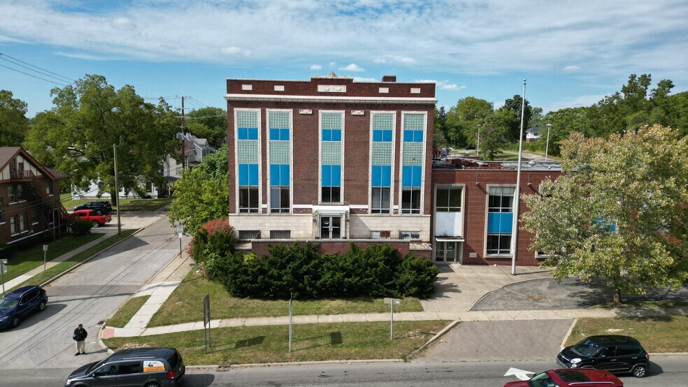 More Photos Of 131 University Dr, Pontiac Health Club For Sale