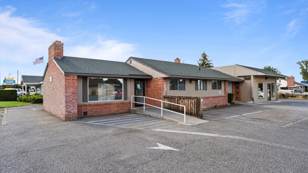 More Photos Of 5804 W Clearwater Ave, Kennewick Freestanding For Sale