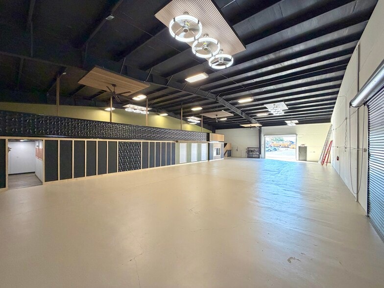 More Photos Of 131 W Duval St, Lake City Storefront Retail Office For Lease