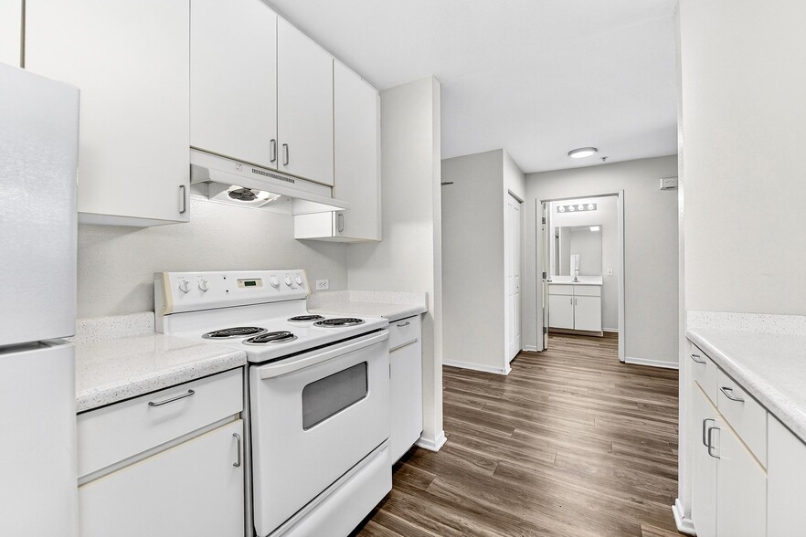 More Photos Of 900 F St, San Diego Apartments For Lease