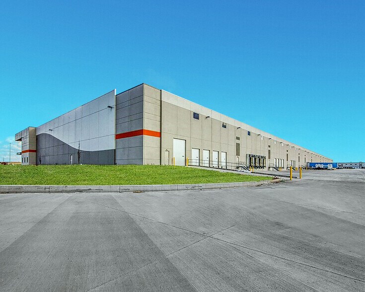 More Photos Of 10530 NW Transcon Dr, Kansas City Distribution For Lease