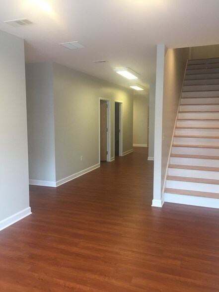 More Photos Of 955 W Wade Hampton Blvd, Greer Office For Lease