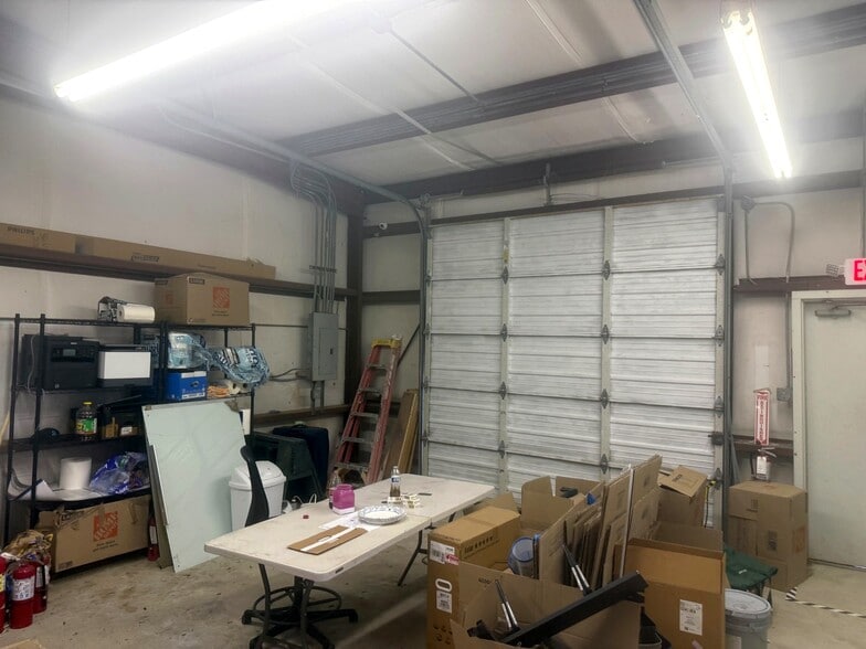 More Photos Of 404 Newport Blvd, League City Flex For Sale