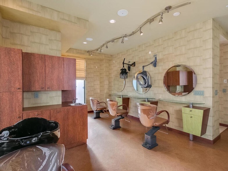 More Photos Of 4100 Spring St, Spring Park Storefront Retail Residential For Lease