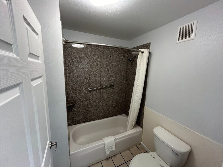 More Photos Of 125 Rushing Rd W, Denham Springs Hotel For Sale